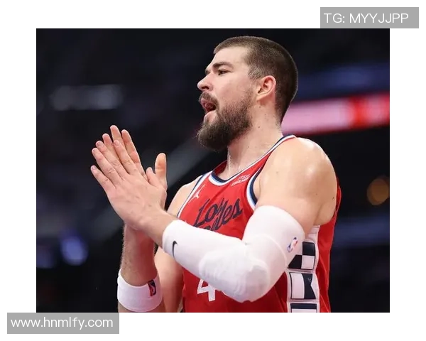 快船105-119骑士 球员点评:2人优异,1人及格,6人低迷